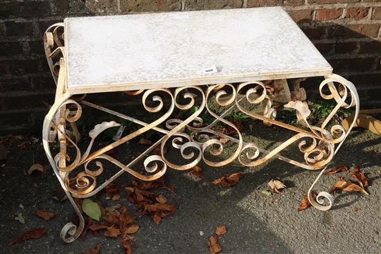 Iron & marble table(-)